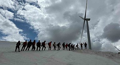 Rüzgar enerjisi santrali bölgesine tırmanış gerçekleştirdi