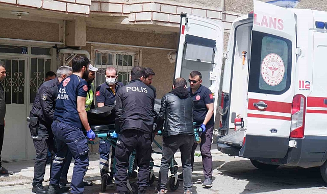 Sabah saatlerinde evinde eşini tabanca ile vurarak öldürdü