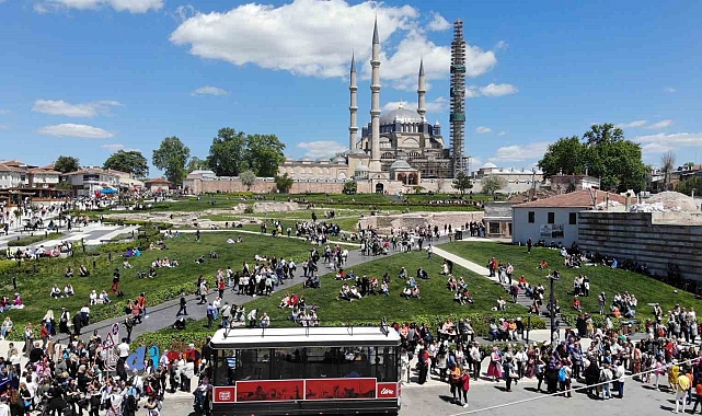 Selimiye Meydanı'na turist akın etti