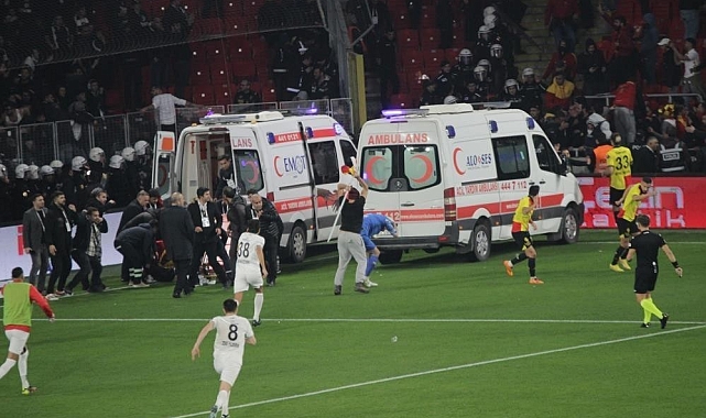 Seyircilerin üzerine havai fişek atan taraftar 15 yıl hapis cezasına çarptırıldı