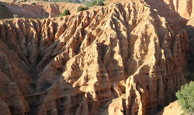 'Şeytan Şehri Kayalıkları', güzelliğiyle mest ediyor