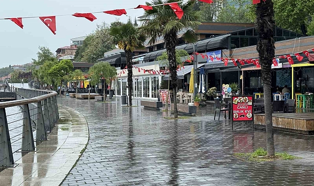 Soğuk ve yağışlı hava nedeniyle sahiller boş kaldı
