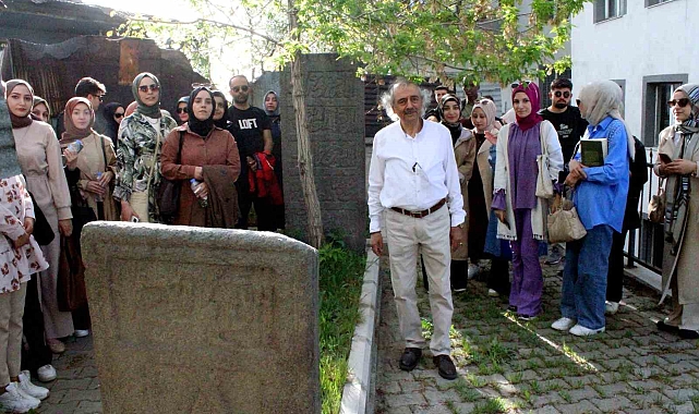 " Tarihi şahsiyetlerin mezarları gün yüzüne çıkarılmalı"