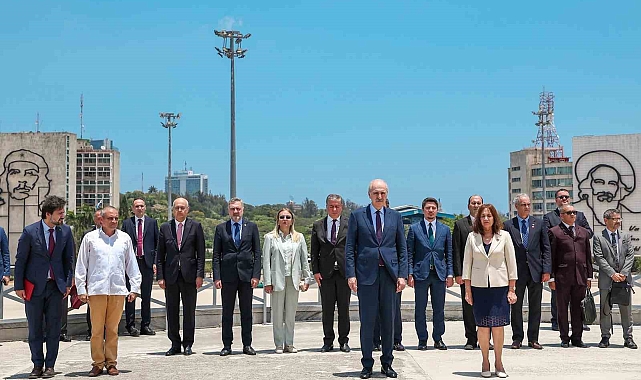 TBMM Başkanı Kurtulmuş, Küba'nın bağımsızlık mücadelesinin öncüsü Jose Marti'nin anıtını ziyaret etti