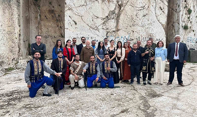 "Urartu Performans" oyunu, Van Kalesi'ndeki, analıkızlı kutsal alanında sahnelendi