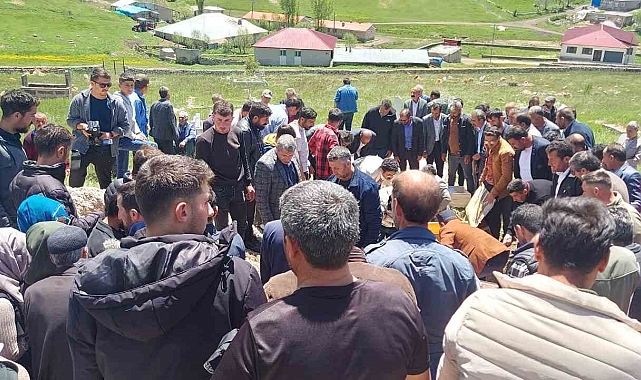 Vahşice öldürülen üç kardeş, Erzurum'da toprağa verildi