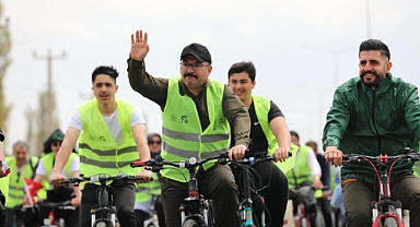 Vali Ercan Turan'ın, katılımcılarla birlikte pedal çevirdiği etkinlik yoğun ilgi gördü