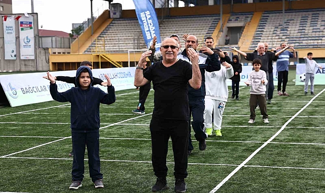 Yaşlılar ve ilkokul öğrencileri birlikte spor yaptı