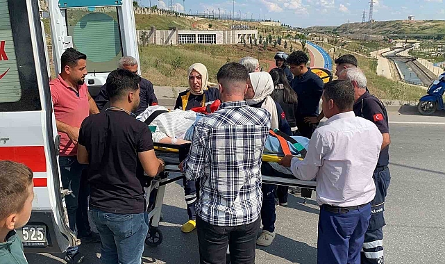 Yolun karşısına geçmeye çalışan genç kıza otomobil çarptı