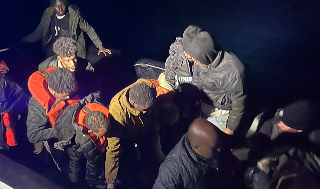 Yunanistan'ın Türk kara sularına geri itilen 39 düzensiz göçmen kurtarıldı