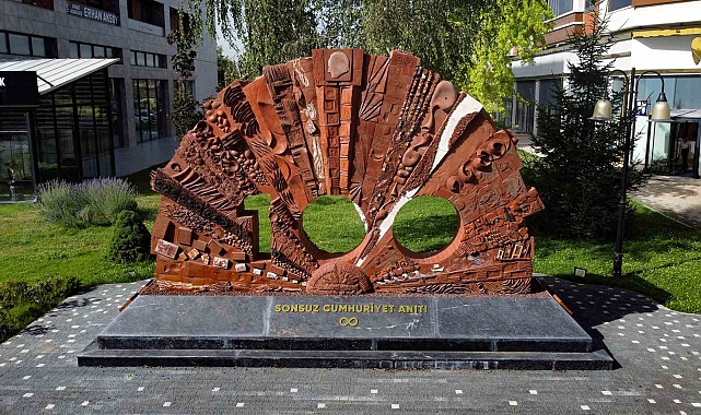 100'üncü yıl anısına yapılmış ilk ve tek anıt