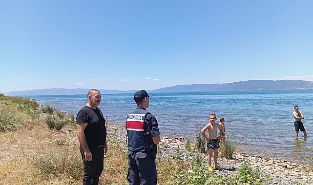 3 yıl içinde 32 kişinin boğulduğu alanda, girilmez tabelasına havlu asıp yüzdüler