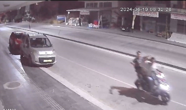 Antalya'nın Serik İlçesinde Trafik Magandalığı Yetmedi Şehir Magandalığına Soyundular