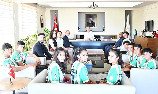 Aralık Kaymakamı şampiyonları ağırladı