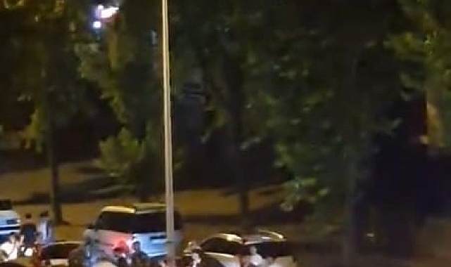 Asker uğurlamada yolu kapatıp çiftetelli oynadılar