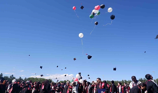 Atatürk Üniversitesi Tıp Fakültesi öğrencileri, Filistin'e destek için balon uçurdu