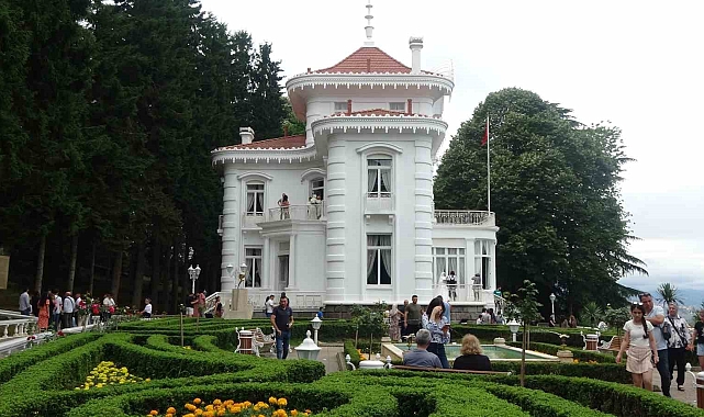 Atatürk'ün vasiyetini yazdığı yer olarak bilinen, Atatürk Köşküne ziyaretçi akını