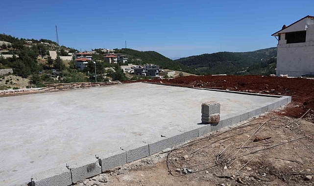 Bahçesini sulayan vatandaşın aldığı koku üzerine cesedi bulundu