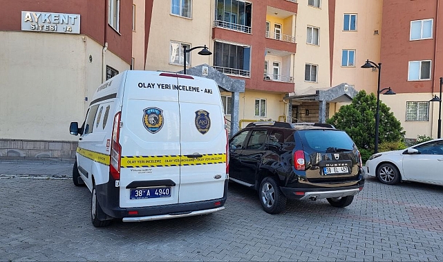 Bayram ziyaretine giden çocuk 9. kattan düştü
