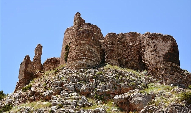 Bin yıllık kuş kalesi tarihiyle yıllara meydan okuyor