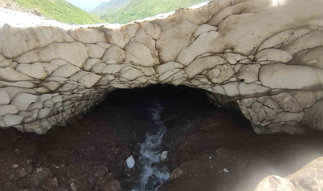 Çığın tahrip ettiği sulama kanalı için seferber oldular