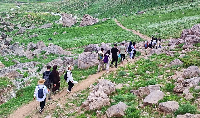 Doğaseverler, Cennet ve Cehennem Vadisi'ne bilinçsizce atılan çöplere tepki gösterdi