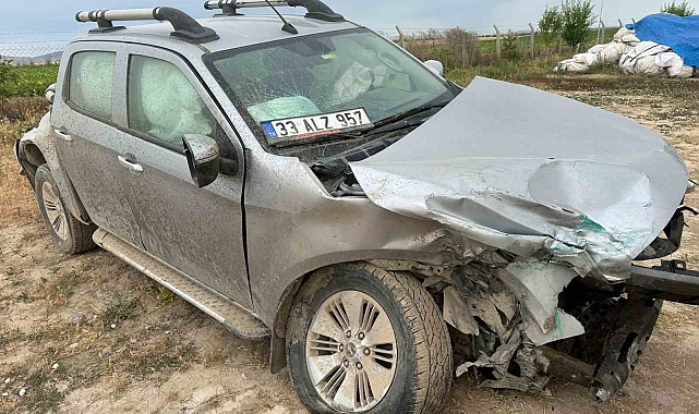 Domates yüklü tır ile kamyonet çarpıştı