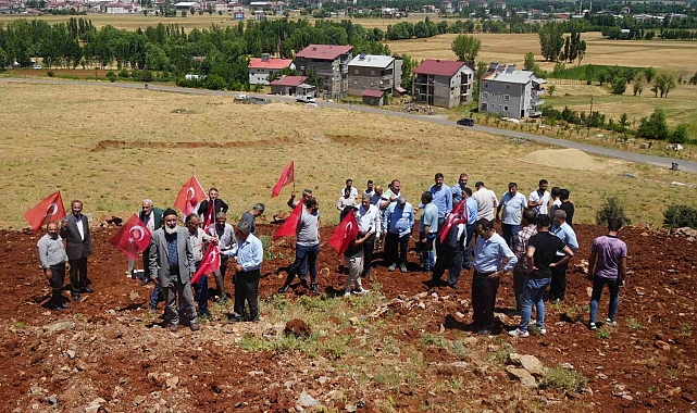 Enerji hatlarının tarım ve imar alanlarından geçmesini köylüler protesto etti
