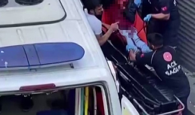 Ev arkadaşını boğazından bıçaklayarak yaraladı