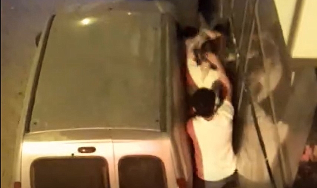 Gençlerin tartışmasında, tekme ve yumruklar havada uçtu