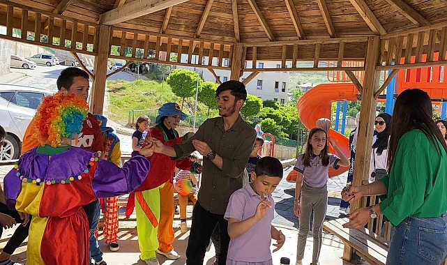 'Gönüllülük Çalışmaları' dersi kapsamında, sokak şenliği programı düzenledi