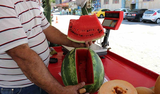 Hava sıcaklıkları arttı, vatandaş sulu meyveye yöneldi
