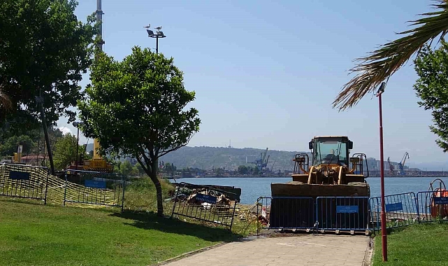 İkiye bölünen Gemisi'nin söküm işlemleri sürüyor