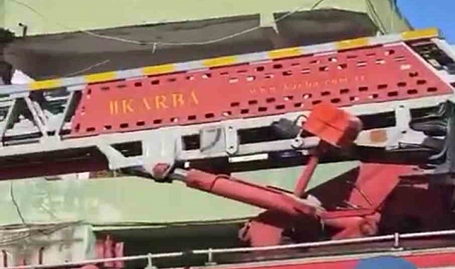 İtfaiye ekipleri, intihar etmek isteye kadını yakaladı