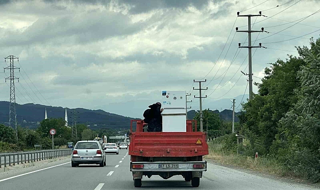 Kamyonet Kasasında Tehlikeli Yolculuk