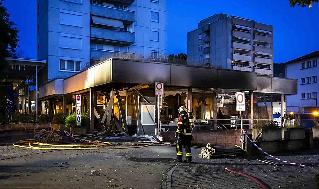 Kapalı otoparkta nedeni henüz bilinmeyen bir patlama oldu. 2 kişi ölü
