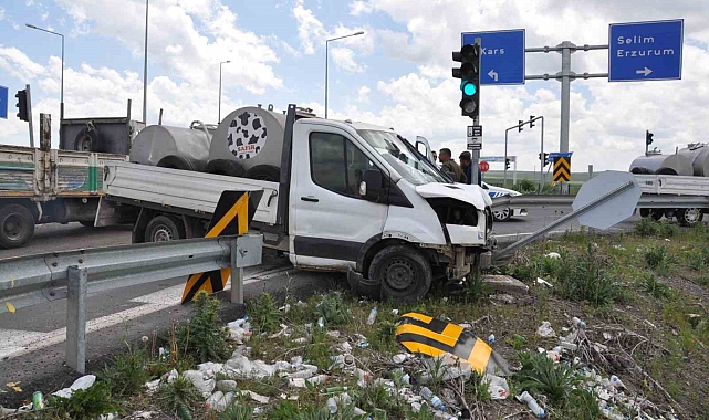 Kars'ta meydana gelen trafik kazasında 4 kişi yaralndı