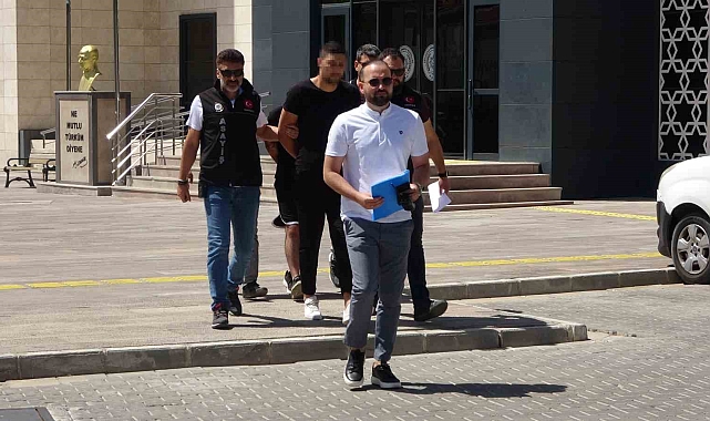 Kayınpederini bıçakla öldürdü, eşini ve 3 kişiyi yaraladı