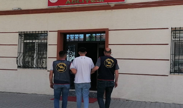 Kendilerini polis olarak tanıtan dolandırıcılara operasyon düzenlendi
