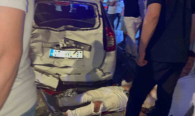 Kontrolden çıkan lüks cip, 6 kişiyi ezdi
