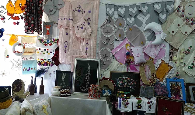 Kursiyerlerin, yılsonu sergisi açıldı