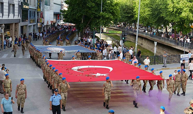 Kurtuluş Savaşı ruhunu 95 kilometrelik yolu yürüyerek yaşadılar