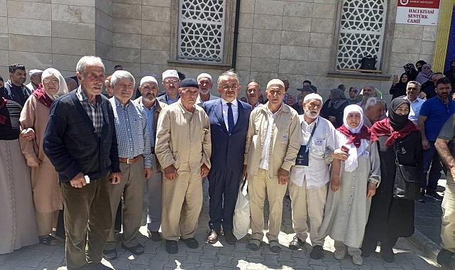 Kutsal topraklara gidecek hac kafilesi, dualarla uğurlandı