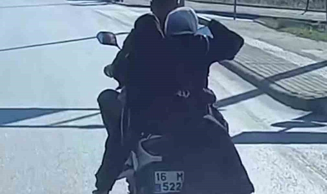 Motosiklette tehlikeli yolculuk
