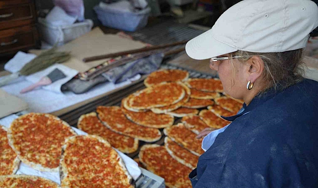 Pide ustası kadın, erkeklere taş çıkartıyor