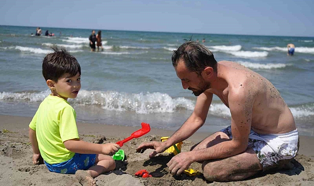 Samsun karasuları, sıcaktan bunalanları serinletiyor