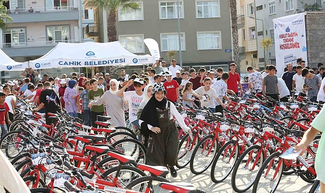 Samsun'un Canik İlçesinde Camiye Gelen Ödülü Kapıyor
