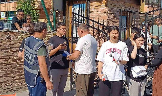 Sınav stresinden bunalanlar, Karadeniz'in serin sularında stres attı