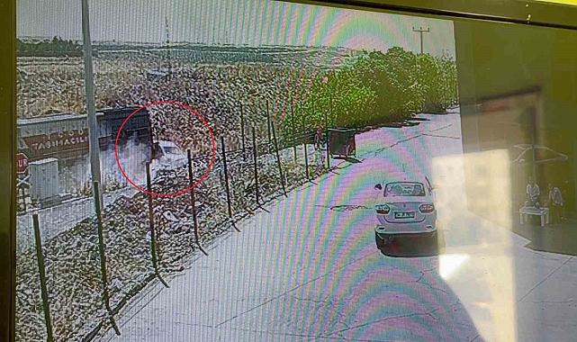 Ticari Araca Yük Treni Çarptı: 2 Yaralı