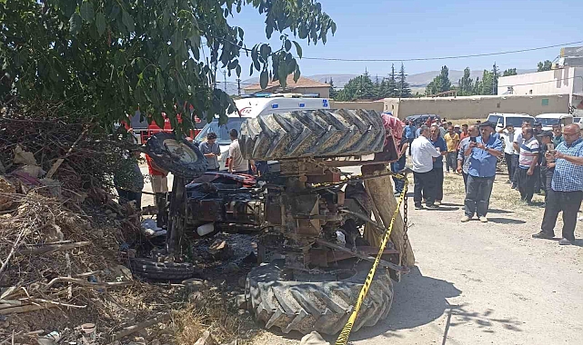 Traktörün altında kalarak yaralanan sürücü kurtarılamadı